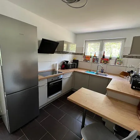 4 Schlafzimmer 8 Personen Parkplatz Grundstueck Garten