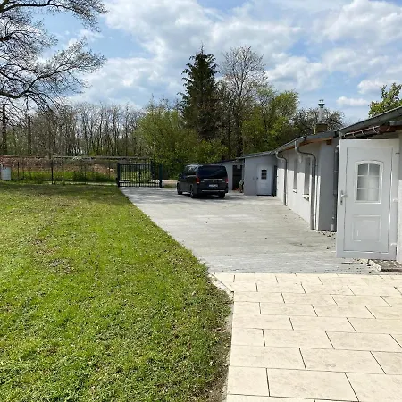 4 Schlafzimmer 8 Personen Parkplatz Grundstueck Garten ライプツィヒ