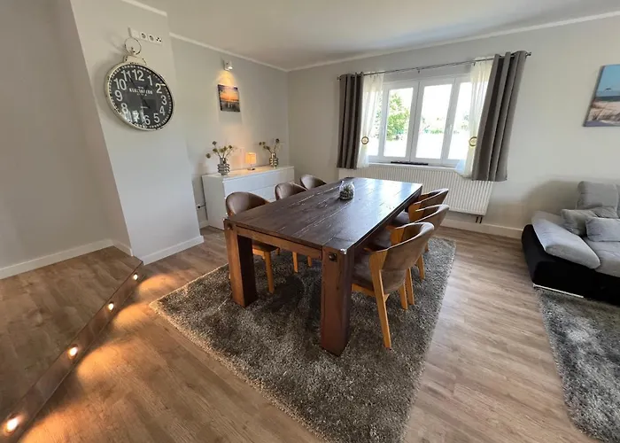 4 Schlafzimmer 8 Personen Parkplatz Grundstueck Garten