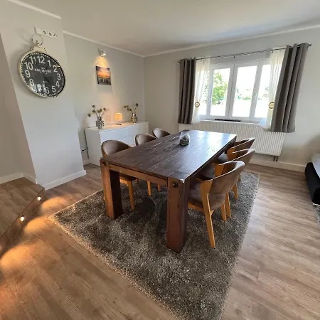 4 Schlafzimmer 8 Personen Parkplatz Grundstueck Garten