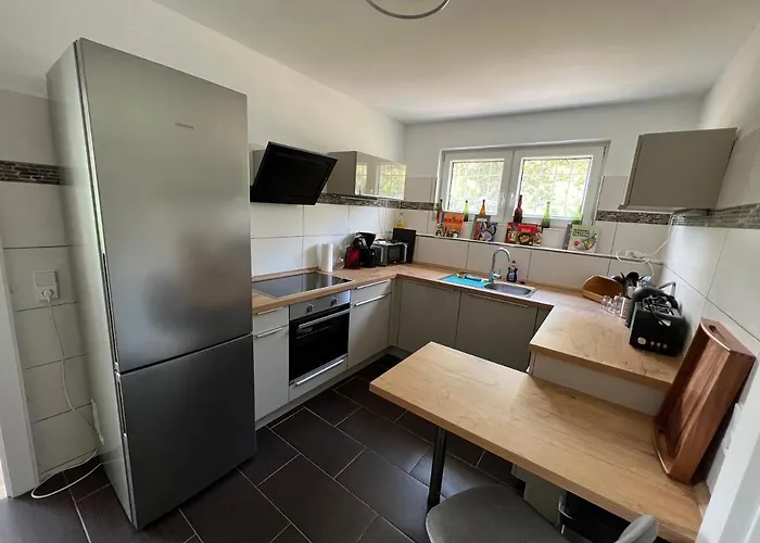 4 Schlafzimmer 8 Personen Parkplatz Grundstueck Garten