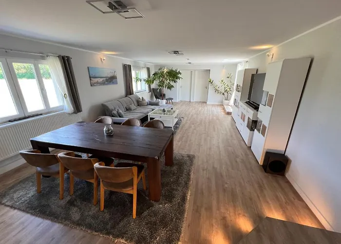 4 Schlafzimmer 8 Personen Parkplatz Grundstueck Garten Casa de Férias *